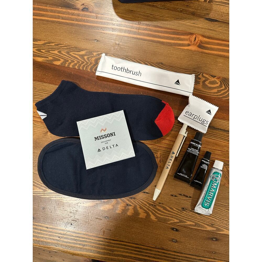 Delta One x Missoni Amenity Kit - Picture 3 of 3